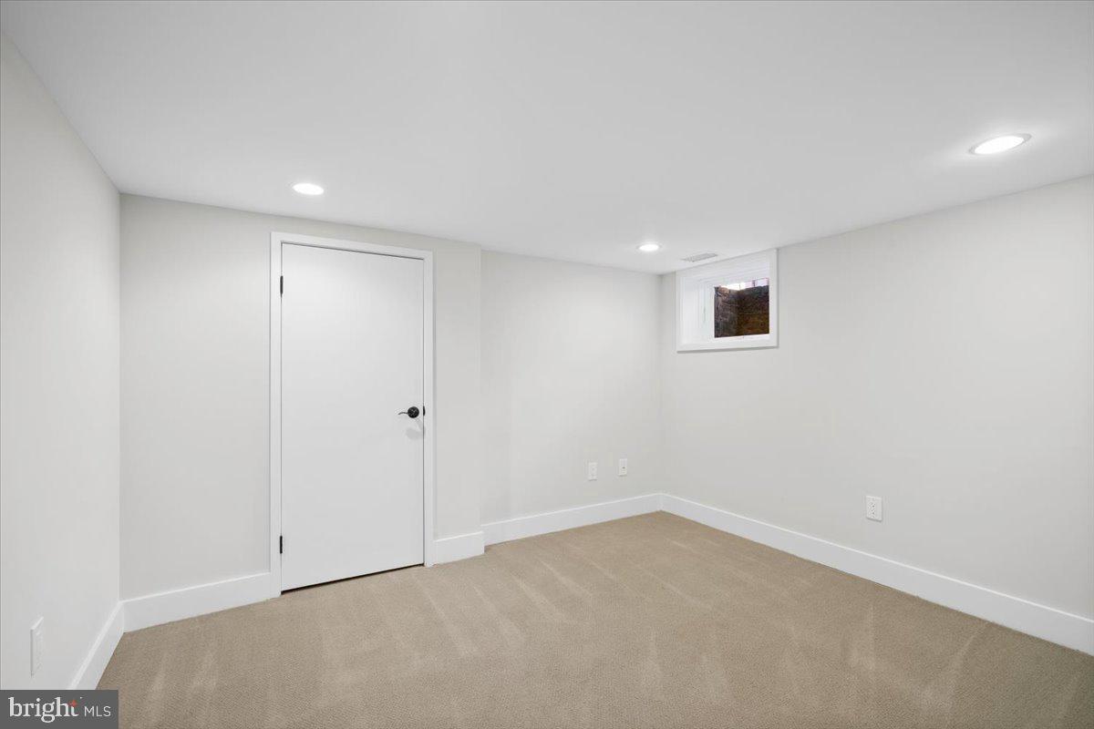 3213 Foxhall Road Northwest Washington, DC 20016 - Photo 30 of 35