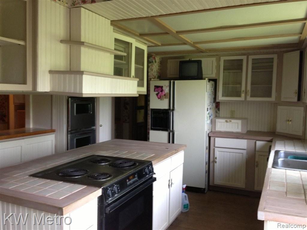 4592 Rohr Road Clarkston, MI 48348 - Photo 5 of 10 IMG_0590.JPG