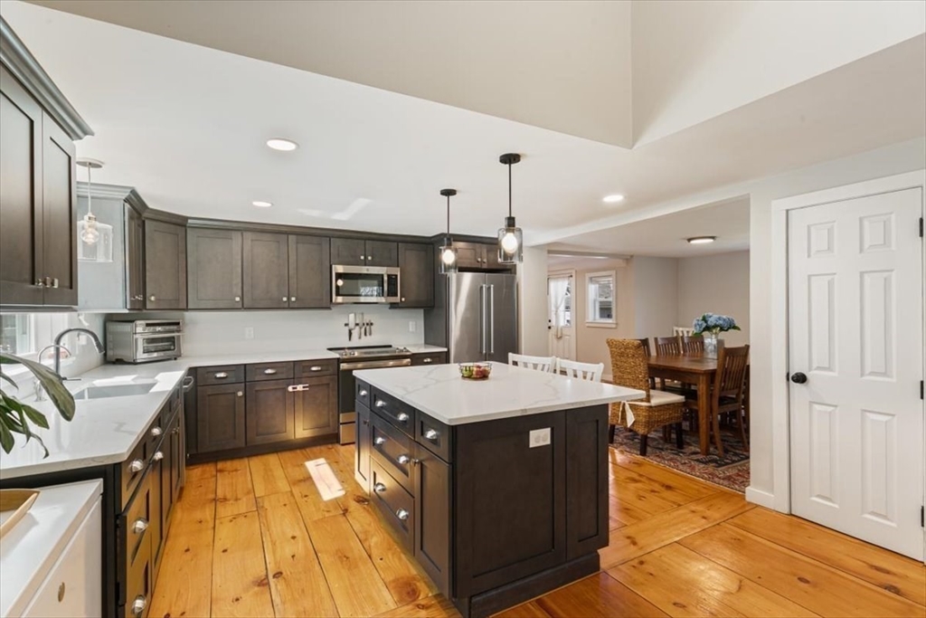 702 Main Street Boxford, MA 01921 - Photo 12 of 40