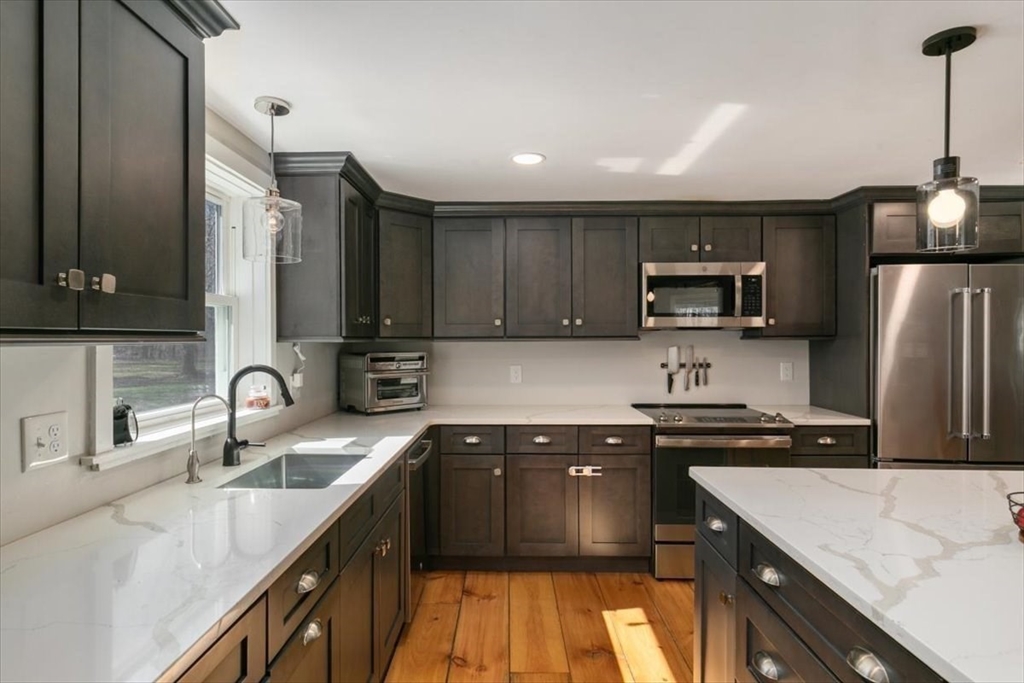 702 Main Street Boxford, MA 01921 - Photo 14 of 40