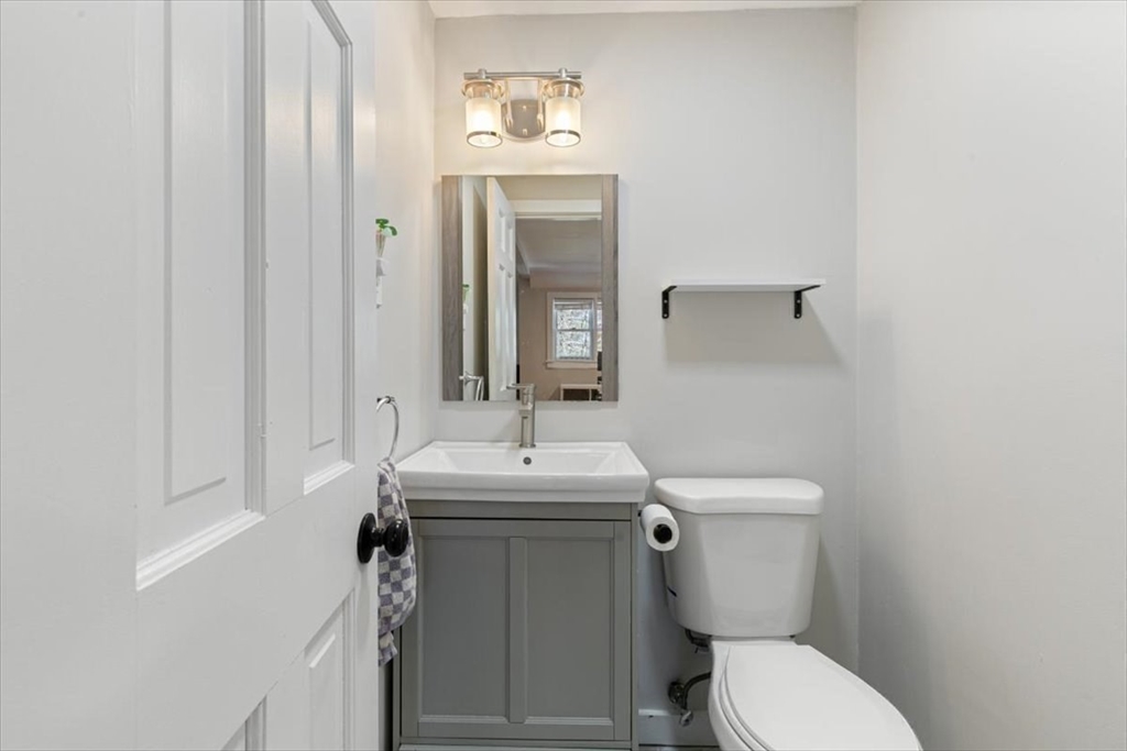 702 Main Street Boxford, MA 01921 - Photo 17 of 40