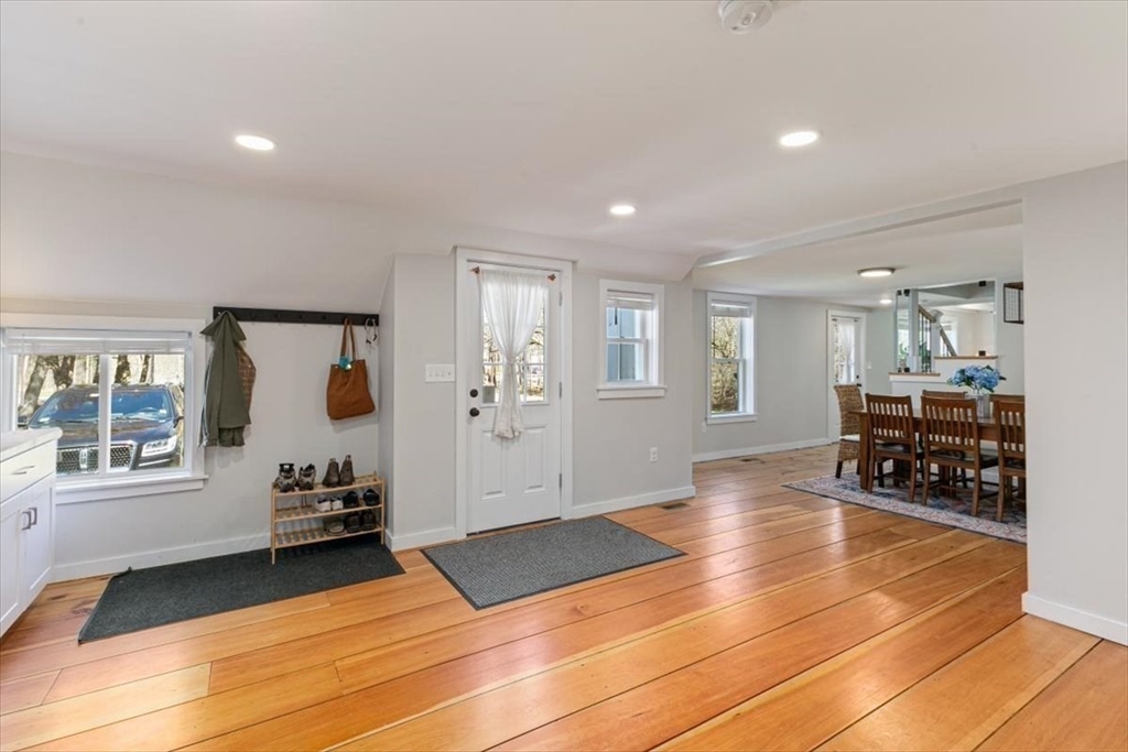 702 Main Street Boxford, MA 01921 - Photo 8 of 40