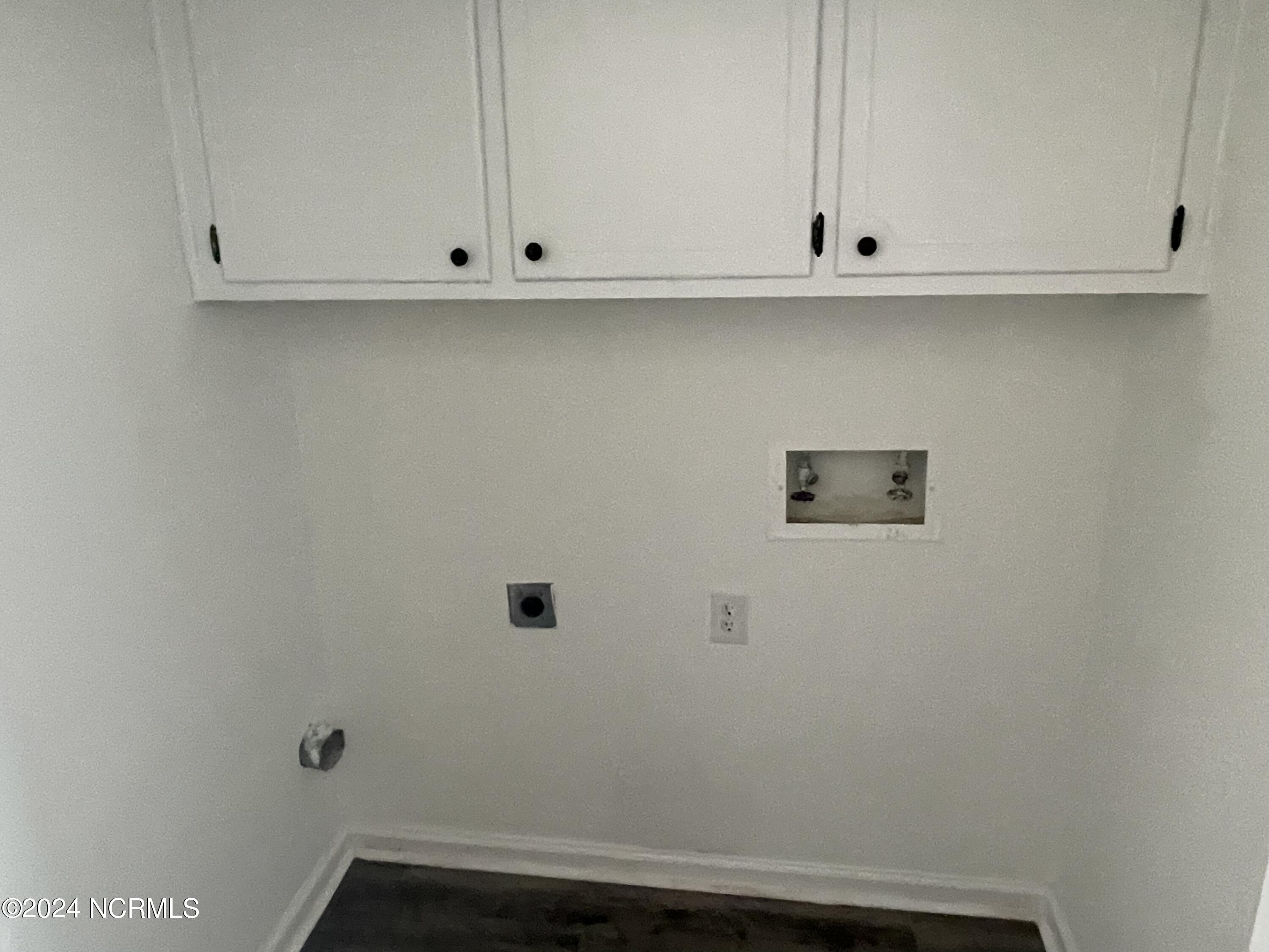 920 Spring Forest Road, Unit L 6 Greenville, NC 27834 - Photo 7 of 14 Washer/Dryer Hookup