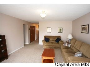 2010 Cormorant Drive Springfield, IL 62711 - Photo 4 of 11 Gallery Image 4