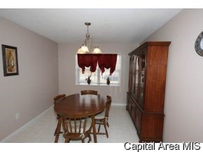 2010 Cormorant Drive Springfield, IL 62711 - Photo 6 of 11 Gallery Image 6