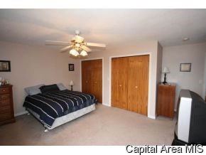 2010 Cormorant Drive Springfield, IL 62711 - Photo 8 of 11 Gallery Image 8
