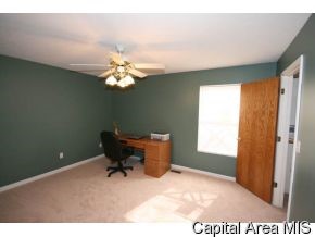 2010 Cormorant Drive Springfield, IL 62711 - Photo 10 of 11 Gallery Image 10