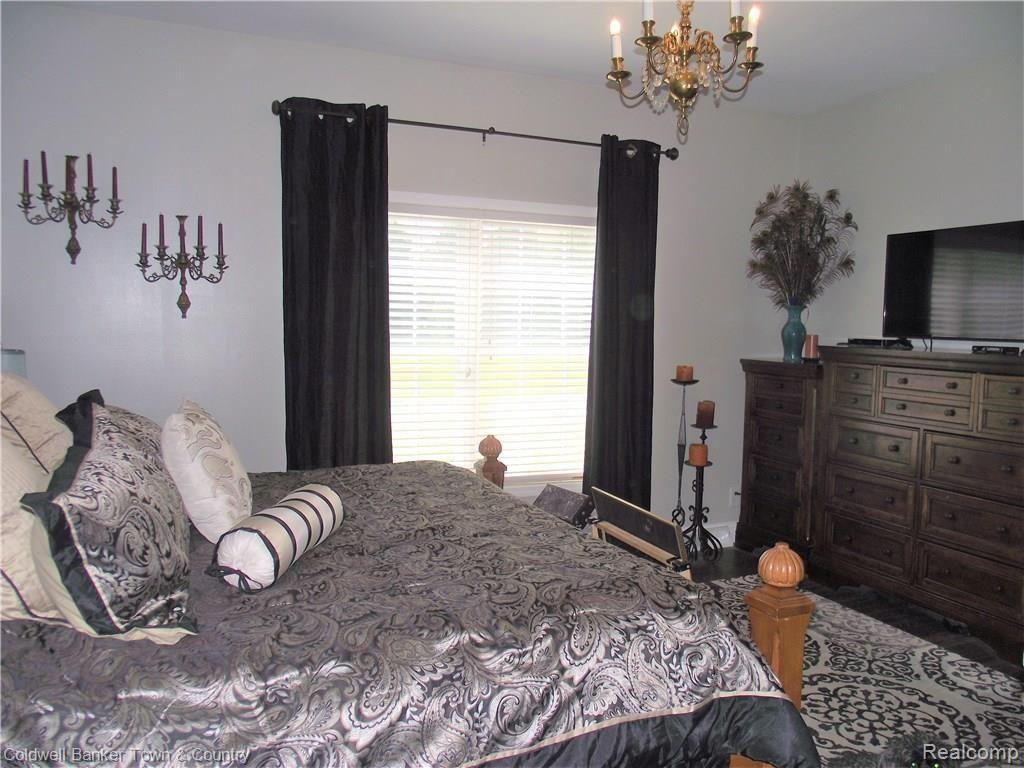 10862 Byron Road Howell, MI 48855 - Photo 7 of 26 DSCF8228 (2).JPG
