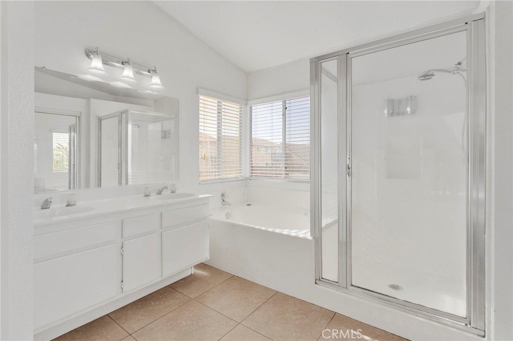 13194 Cardinal Road Victorville, CA 92392 - Photo 36 of 64 Primary Bathroom