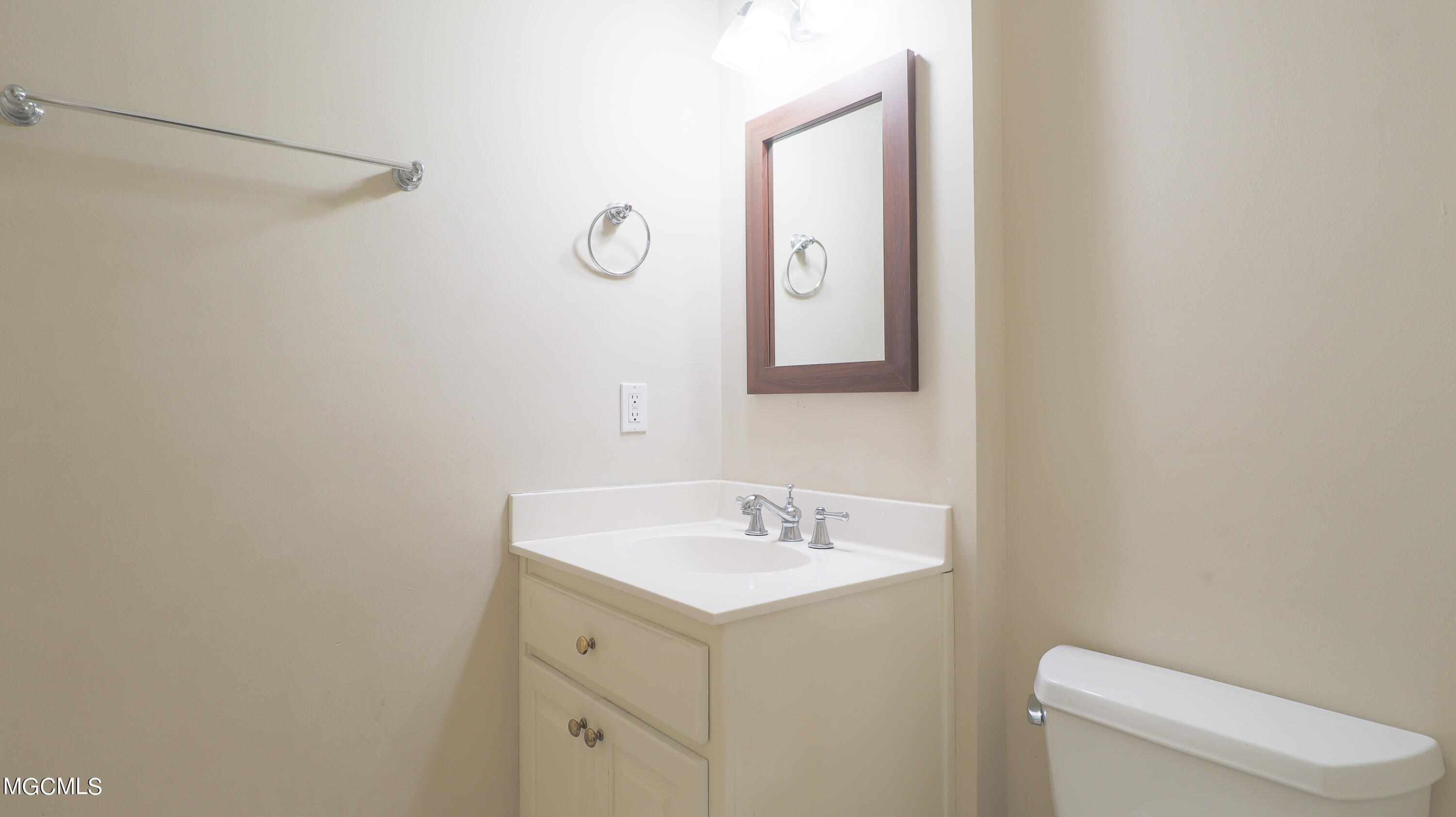 8804 Spring Avenue Ocean Springs, MS 39564 - Photo 8 of 17 Spring-111