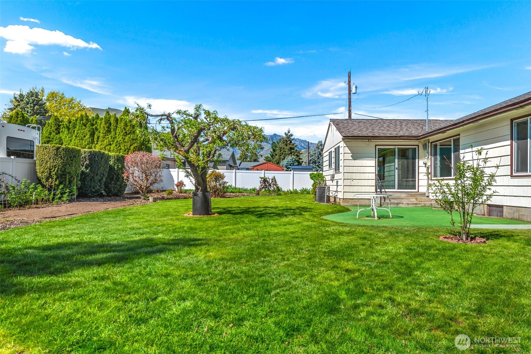 1427 2nd Street Wenatchee, WA 98801 - Photo 30 of 31 a house view with a garden space