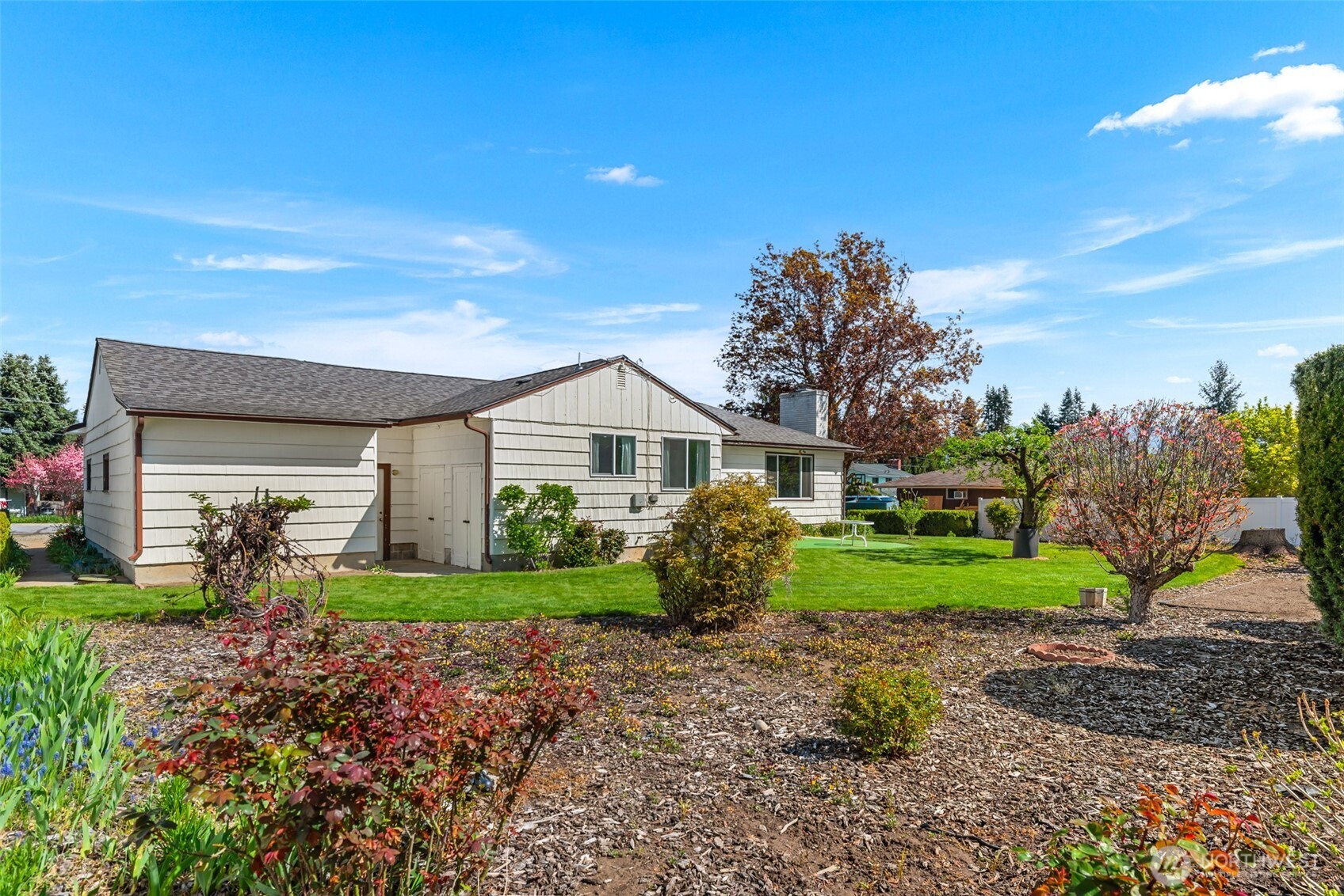 1427 2nd Street Wenatchee, WA 98801 - Photo 3 of 31