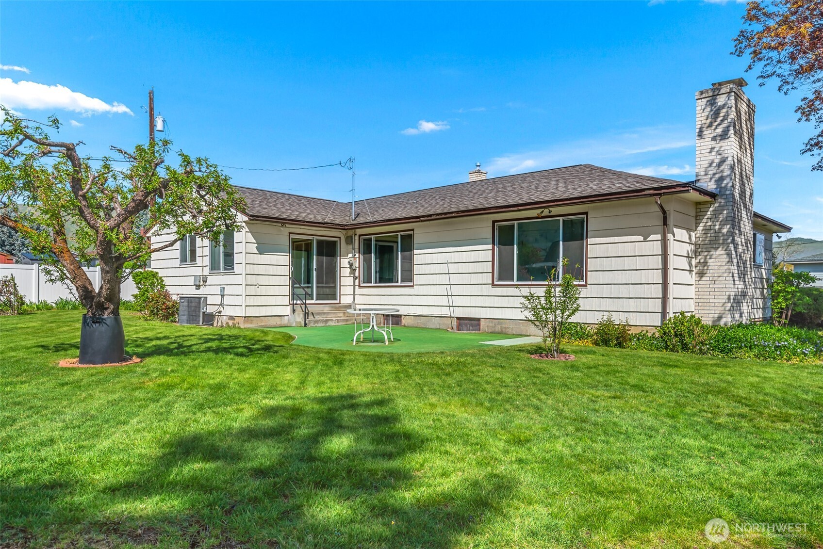 1427 2nd Street Wenatchee, WA 98801 - Photo 4 of 31