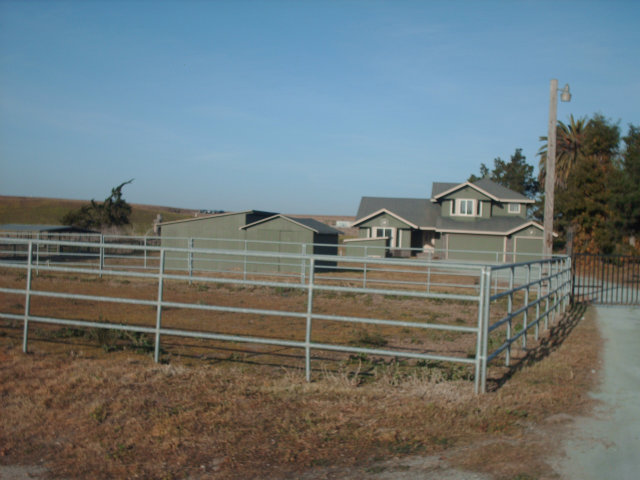 824 Boronda Road Salinas, CA 93907 - Photo 4 of 12 Gallery Image 4