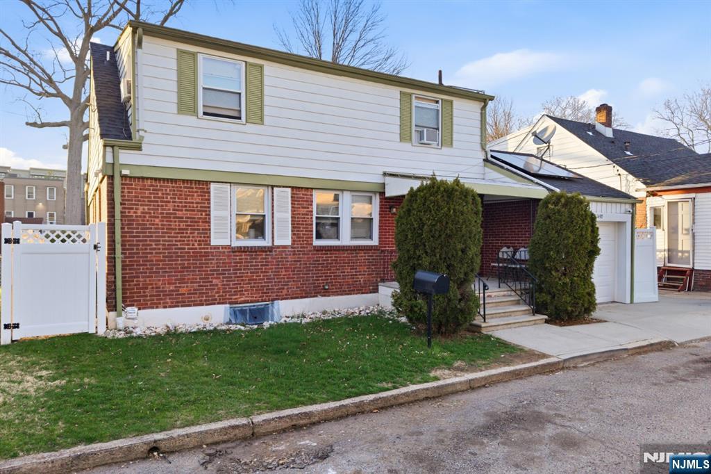 1490 Champlin Square Teaneck, NJ 07666 - Photo 2 of 27