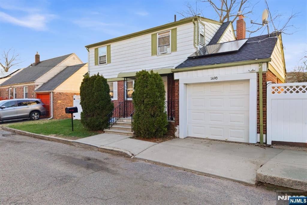 1490 Champlin Square Teaneck, NJ 07666 - Photo 3 of 27