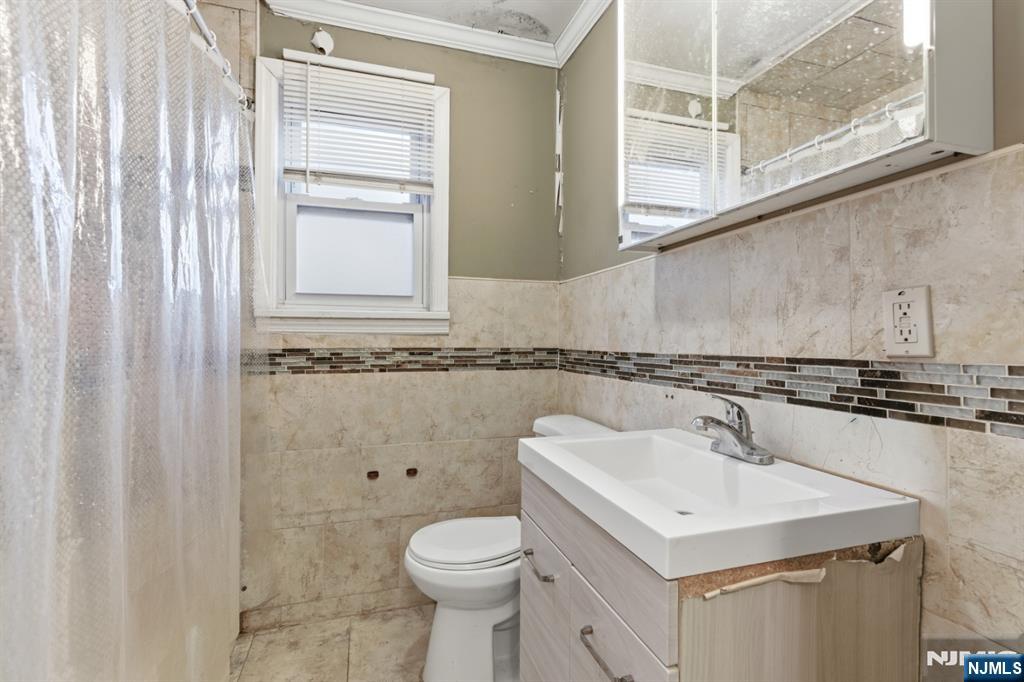 1490 Champlin Square Teaneck, NJ 07666 - Photo 9 of 27