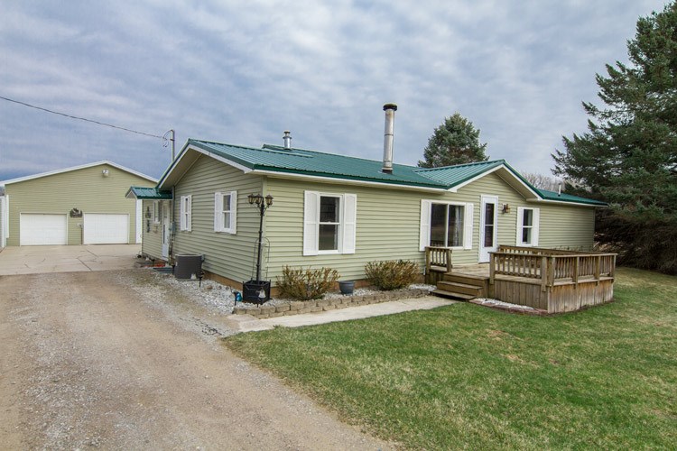 6186 North County Line Road Coleman, MI 48618 - Photo 1 of 34