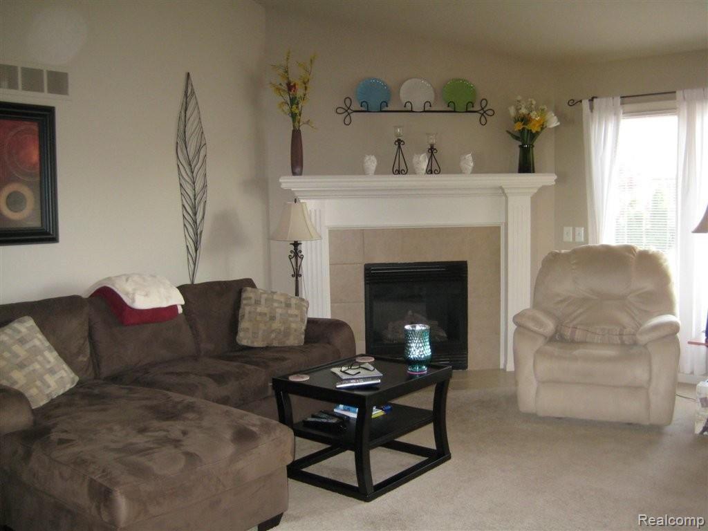 21472 Raintree Drive Macomb, MI 48044 - Photo 3 of 20 IMG_4179.jpg