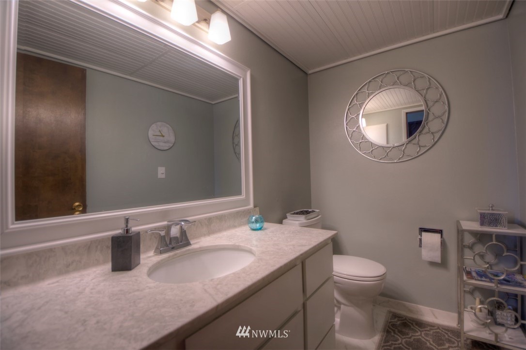 7618 Andrews Beach Road Northeast Olympia, WA 98516 - Photo 11 of 25 Gallery Image 11