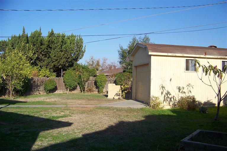 1129 Merced Street Madera, CA 93638 - Photo 13 of 15 Gallery Image 13