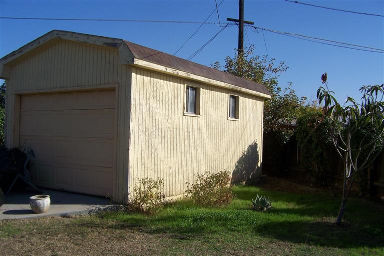 1129 Merced Street Madera, CA 93638 - Photo 9 of 15 Gallery Image 9