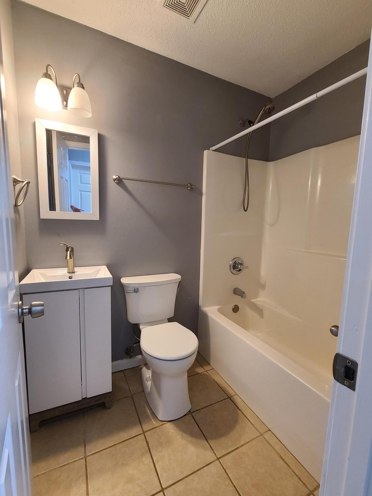 101 Blaylock Street Crestview, FL 32539 - Photo 6 of 21 Main Bathroom