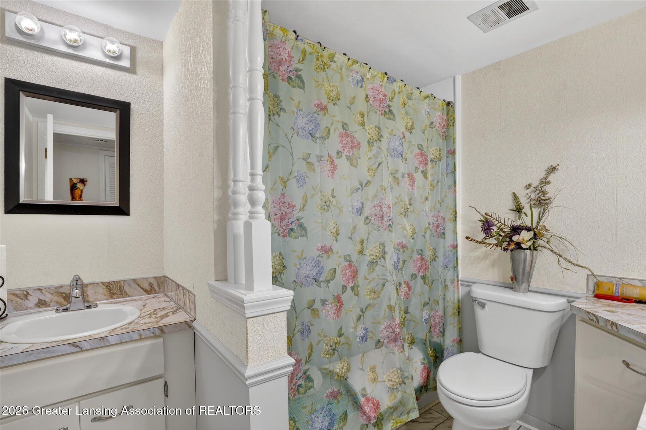 4809 Gull Road, Unit 23 Lansing, MI 48917 - Photo 18 of 26 18-4809-Gull-Rd-apt-23-WindowStill-Real-