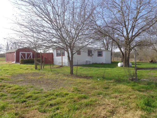 $900 | 910 Bunton Lane, Unit B, Uhland, TX 78640