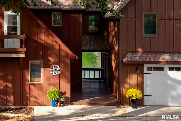 $525,000 | 9517 West Whittingham Point, Mapleton, IL 61547