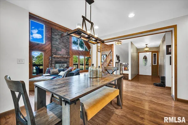 $525,000 | 9517 West Whittingham Point, Mapleton, IL 61547