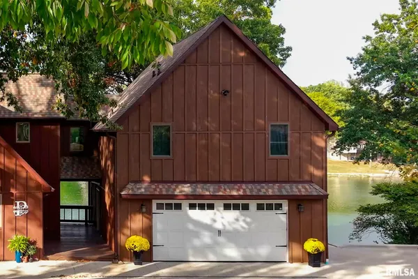 $525,000 | 9517 West Whittingham Point, Mapleton, IL 61547