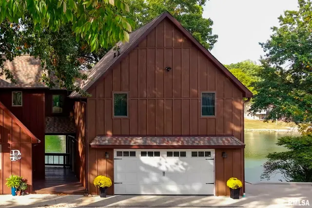 $525,000 | 9517 West Whittingham Point, Mapleton, IL 61547