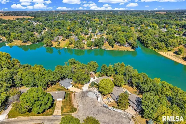 $525,000 | 9517 West Whittingham Point, Mapleton, IL 61547