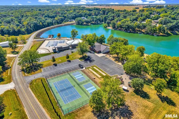 $525,000 | 9517 West Whittingham Point, Mapleton, IL 61547