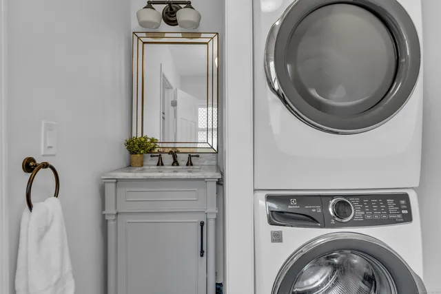 $449,000 | 90 Cedar Hill Road, Guilford, CT 06437