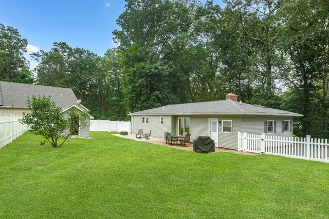 $449,000 | 90 Cedar Hill Road, Guilford, CT 06437