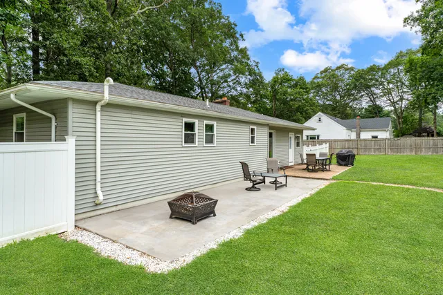 $449,000 | 90 Cedar Hill Road, Guilford, CT 06437