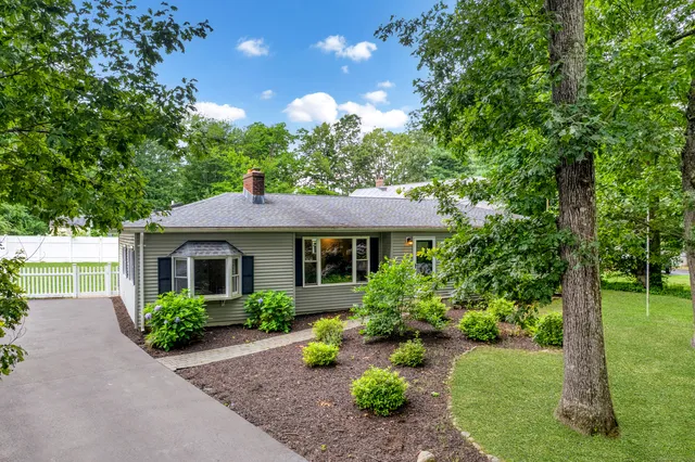 $449,000 | 90 Cedar Hill Road, Guilford, CT 06437