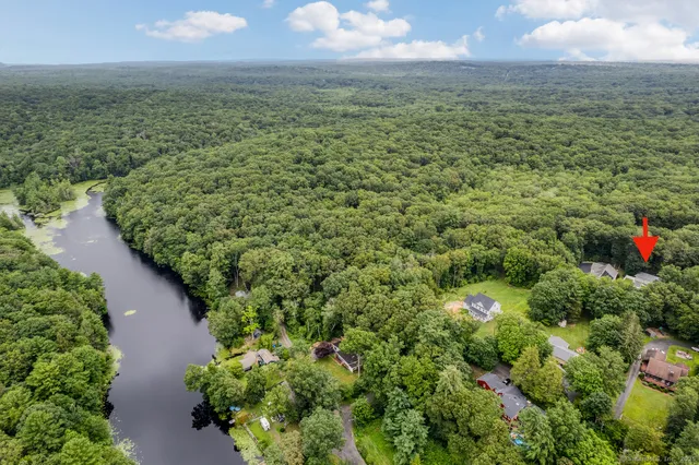 $449,000 | 90 Cedar Hill Road, Guilford, CT 06437