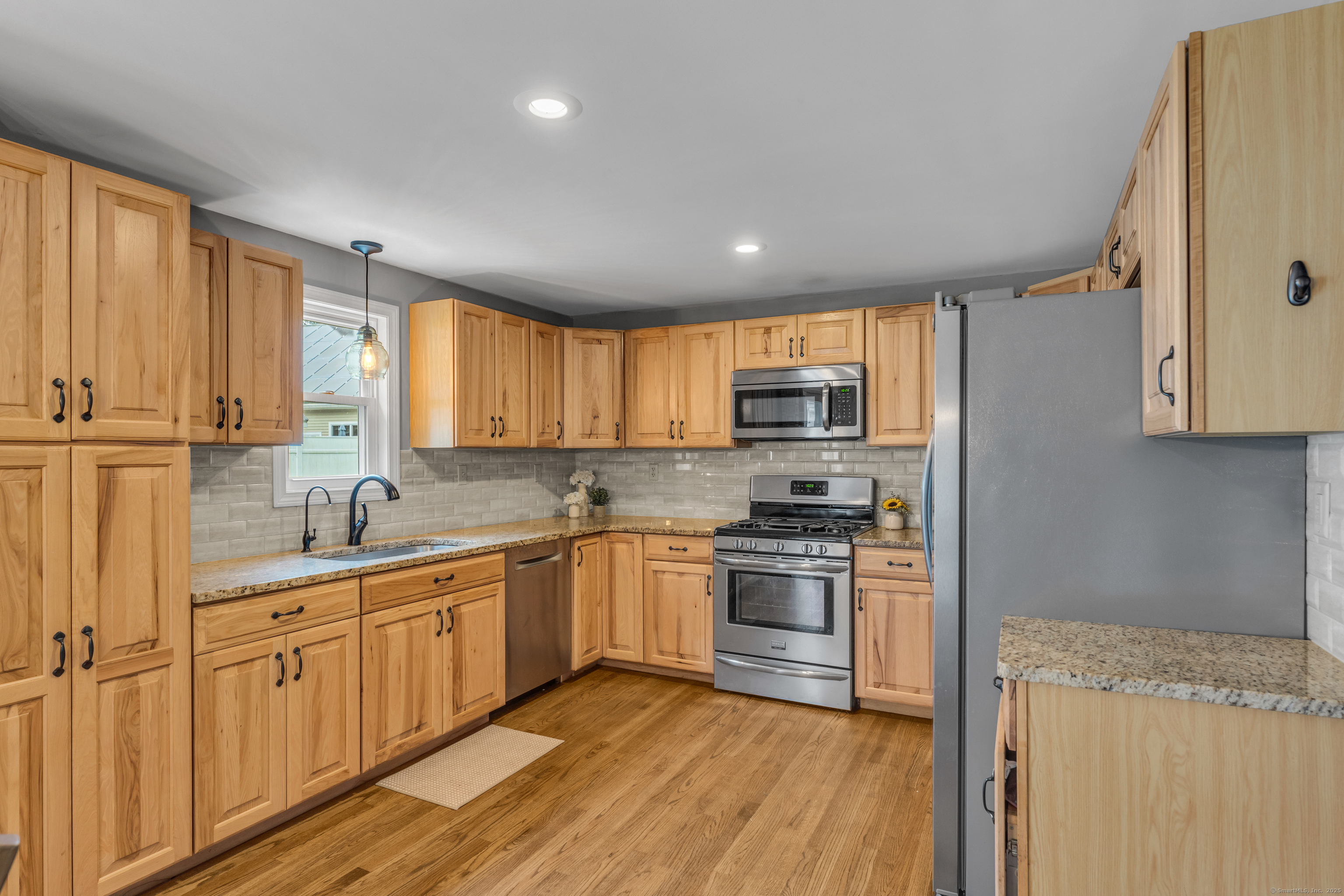 90 Cedar Hill Road Guilford, CT 06437 - Photo 5 of 38