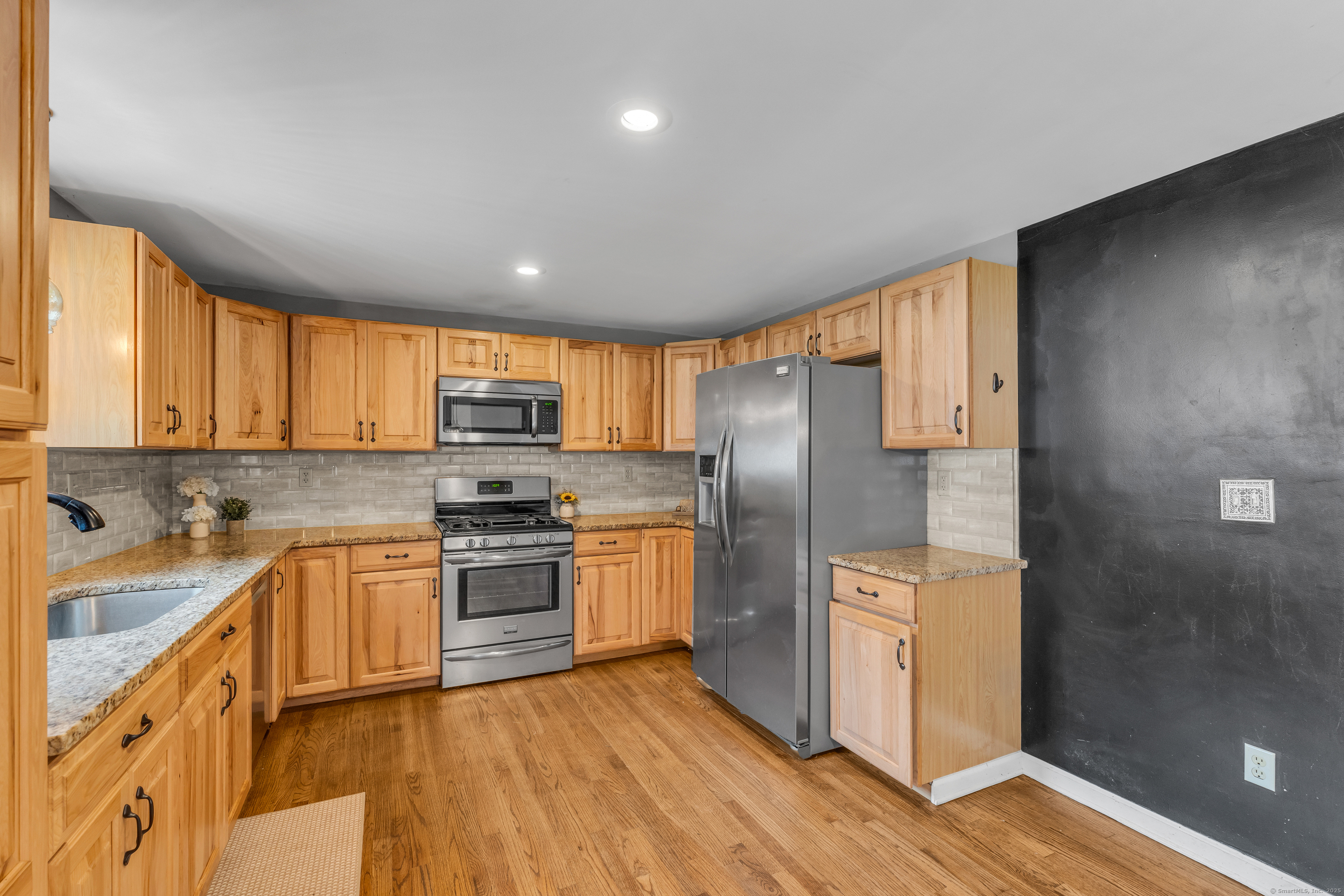 90 Cedar Hill Road Guilford, CT 06437 - Photo 7 of 38