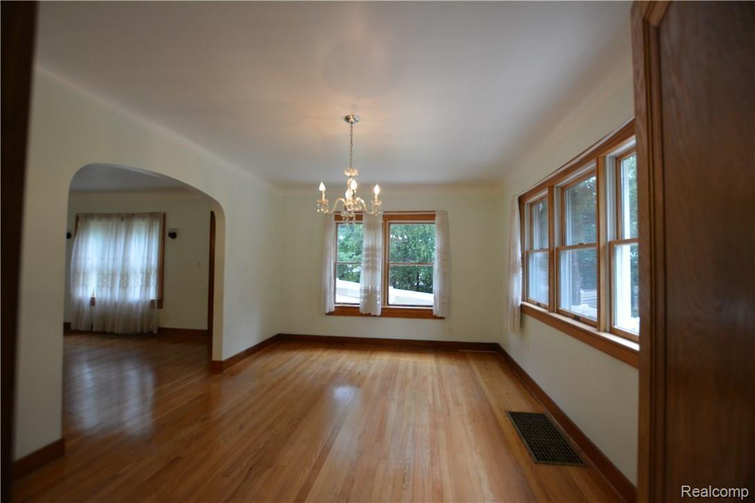2016 Reid Road Grand Blanc, MI 48439 - Photo 7 of 25 DSC_0346.JPG