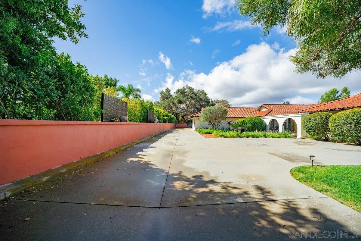 11 Country Glen Road Fallbrook, CA 92028 - Photo 4 of 75