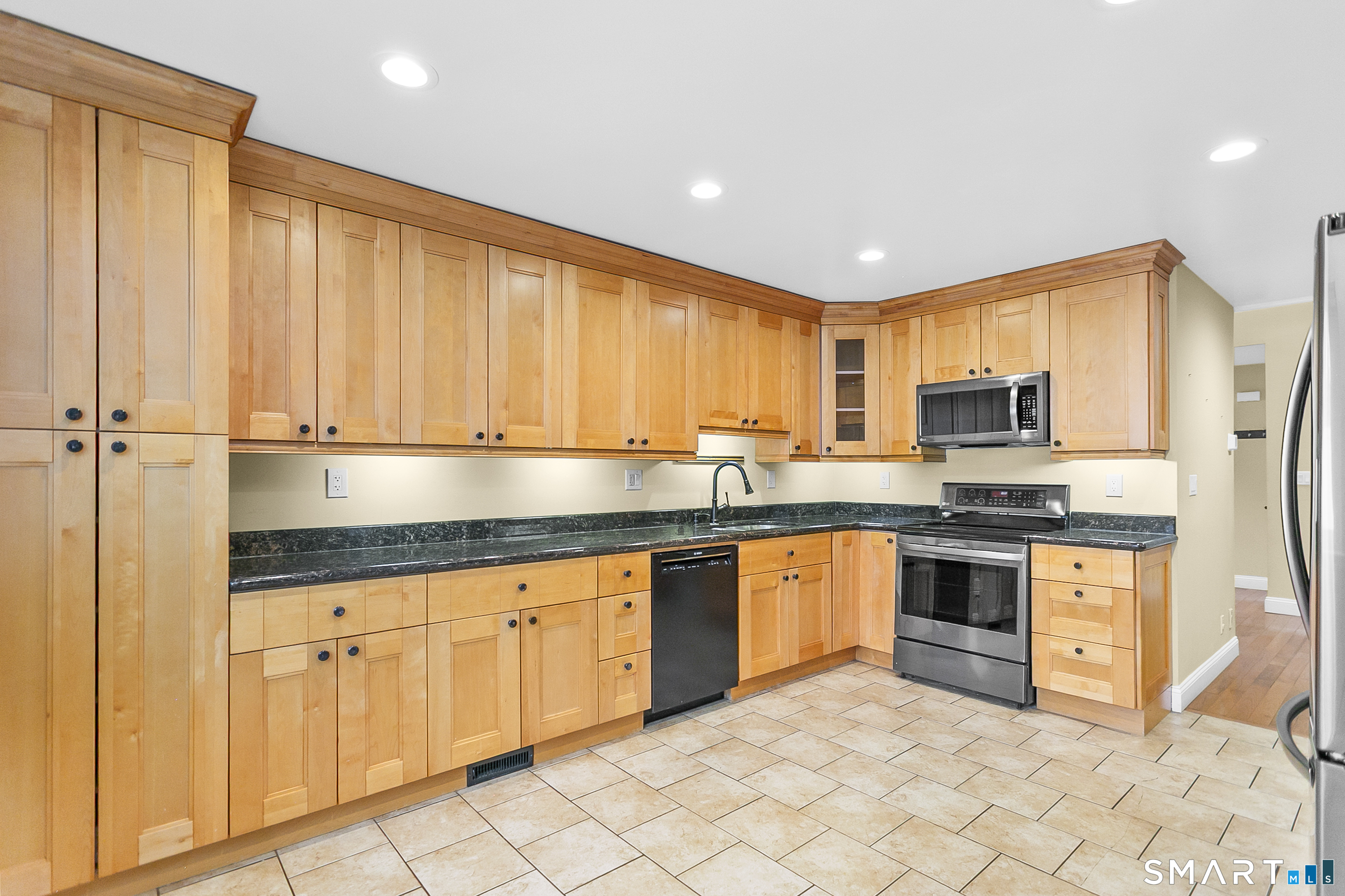 1230 Hope Street, Unit 7 Stamford, CT 06907 - Photo 11 of 40