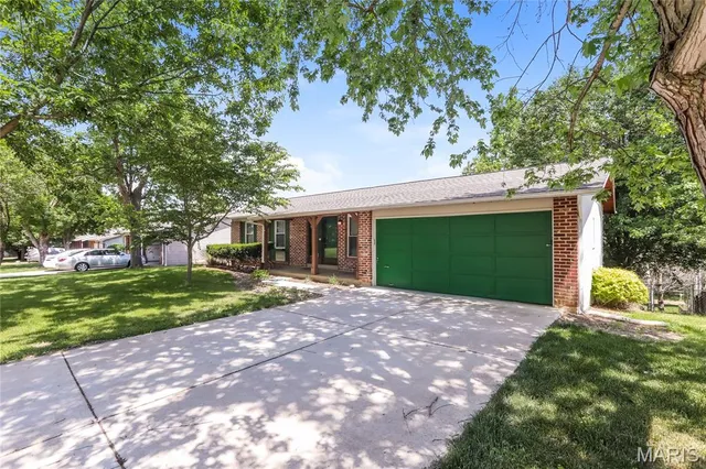 $2,045 | 718 Boca Chica Drive, Fenton, MO 63026