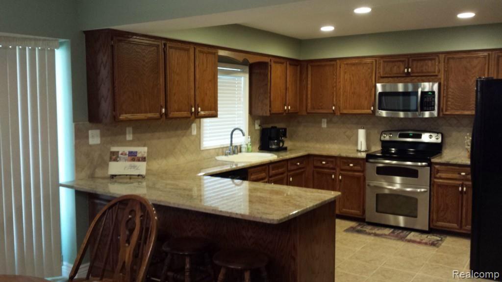 73390 McFadden Road Armada, MI 48005 - Photo 18 of 38 19 Kitchen.jpg