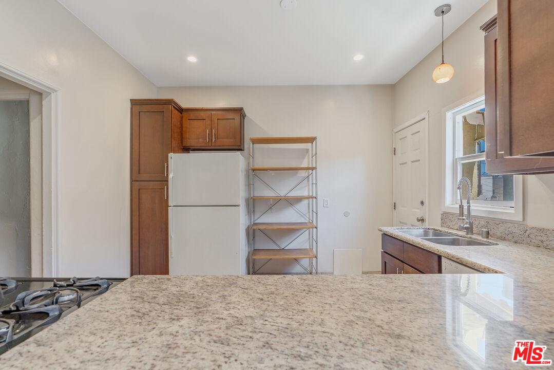 458 North Genesee Avenue Los Angeles, CA 90036 - Photo 11 of 38 a room with a bed and cabinets