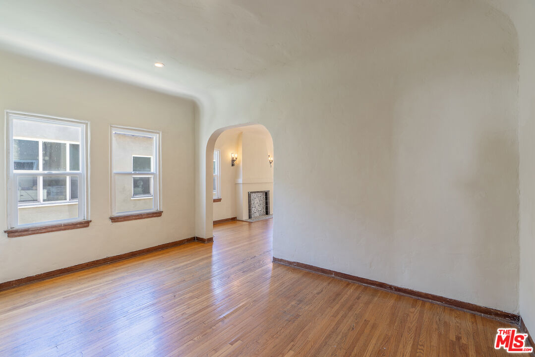 458 North Genesee Avenue Los Angeles, CA 90036 - Photo 27 of 38 an empty room with wooden floor and windows