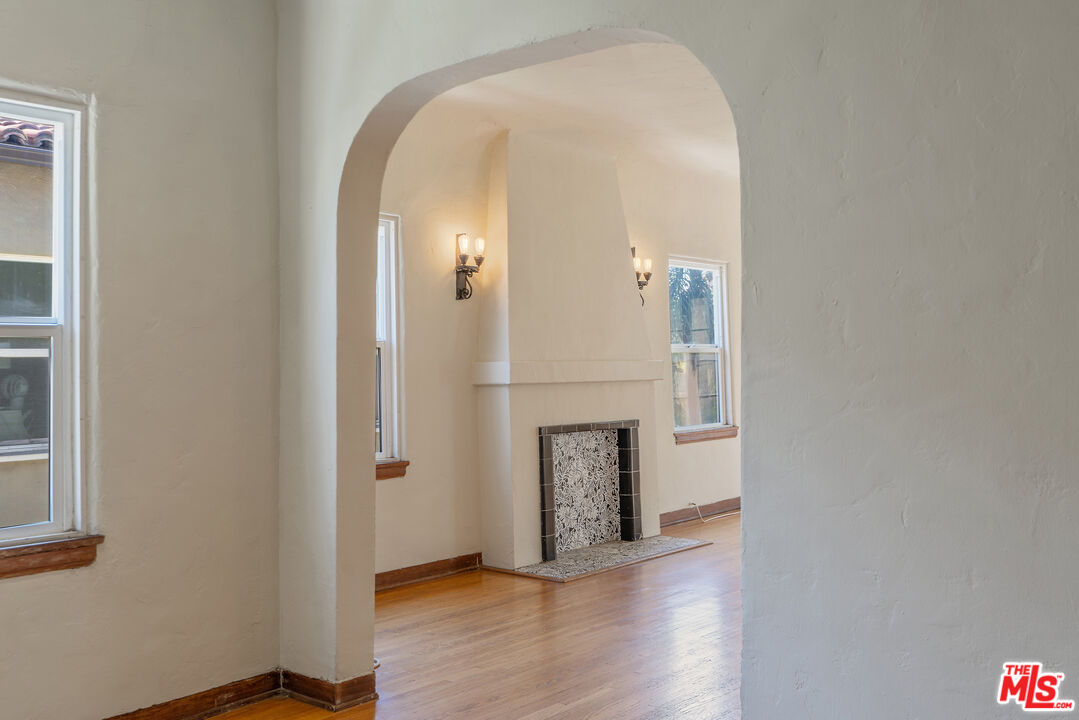 458 North Genesee Avenue Los Angeles, CA 90036 - Photo 28 of 38 an empty room with wooden floor and a fireplace